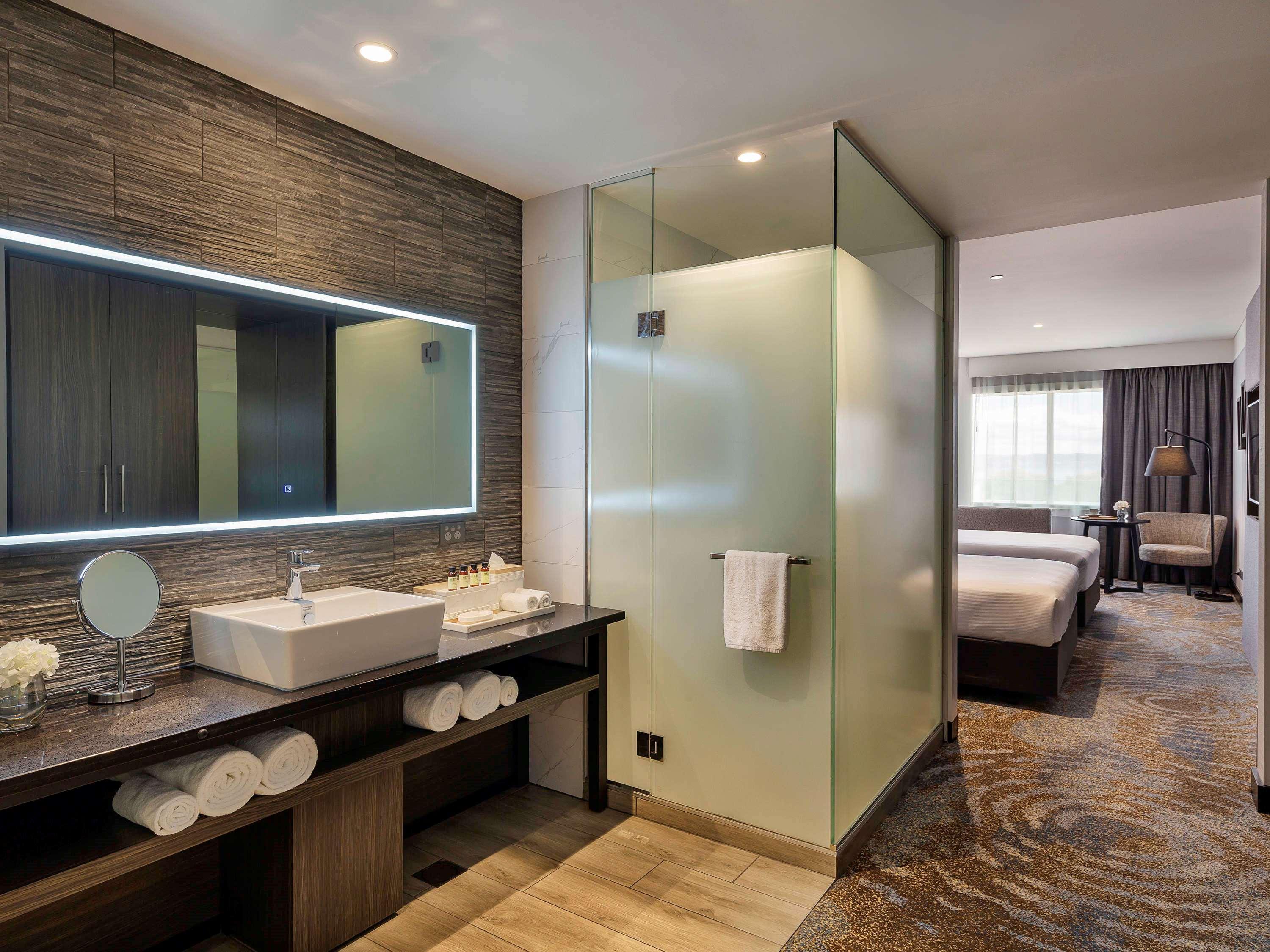 Pullman Rotorua Hotel Exterior foto A bathroom at the hotel