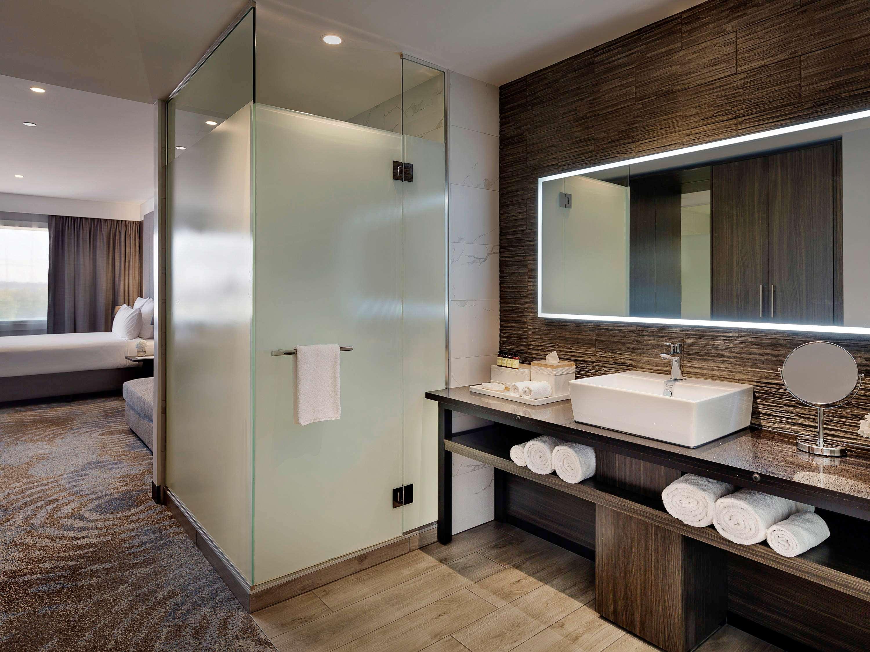 Pullman Rotorua Hotel Exterior foto A bathroom at the hotel