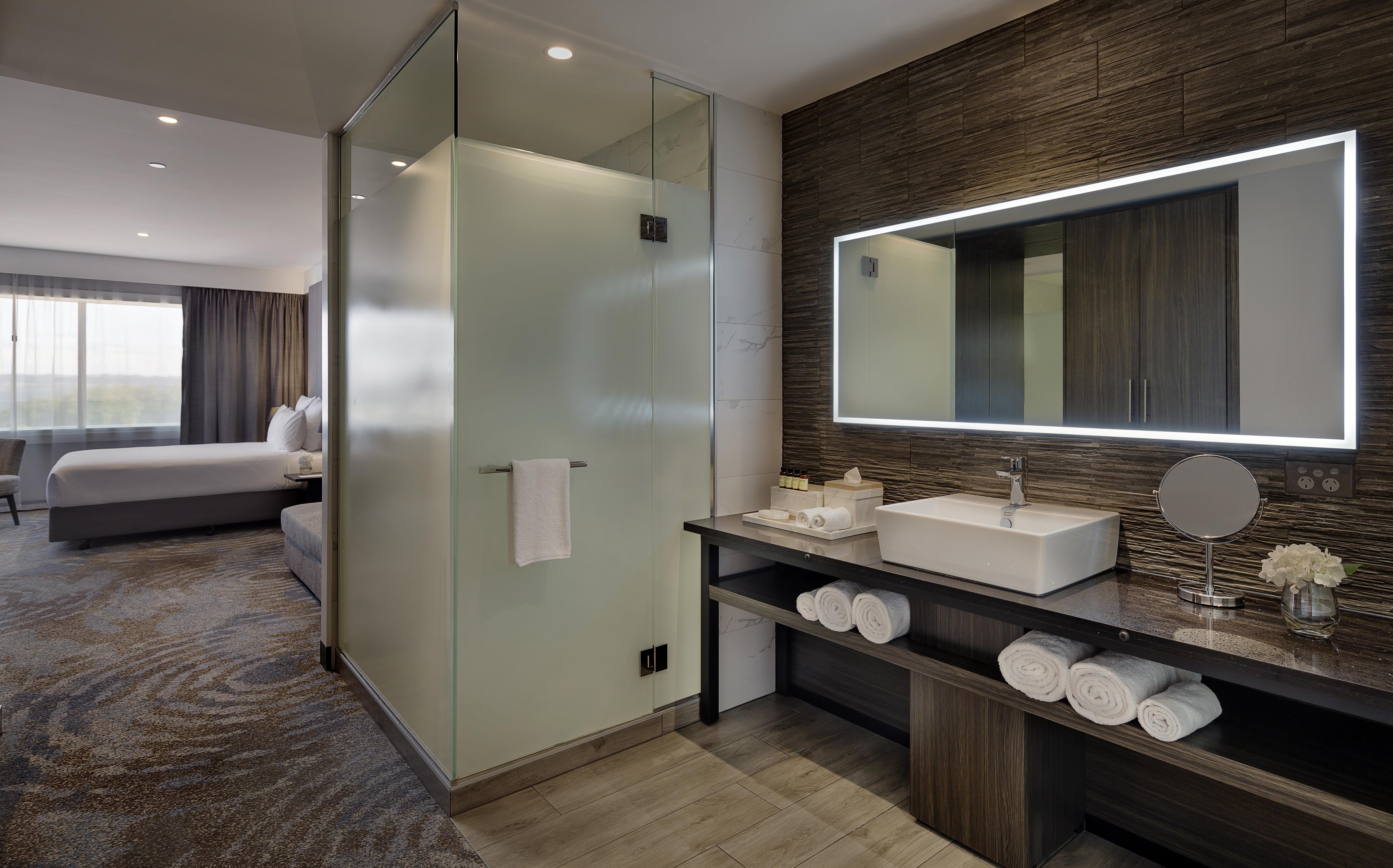 Pullman Rotorua Hotel Exterior foto A bathroom in a hotel room