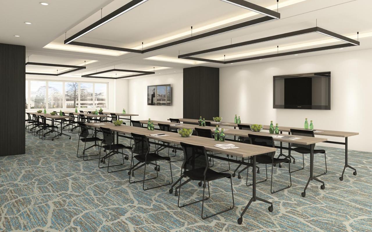 Pullman Rotorua Hotel Exterior foto A typical meeting room